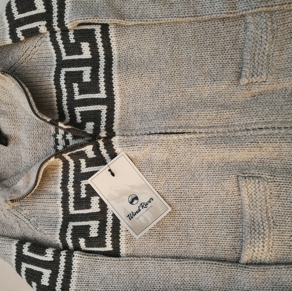 Cozy cabin sweater zip up. - Picture 6 of 8